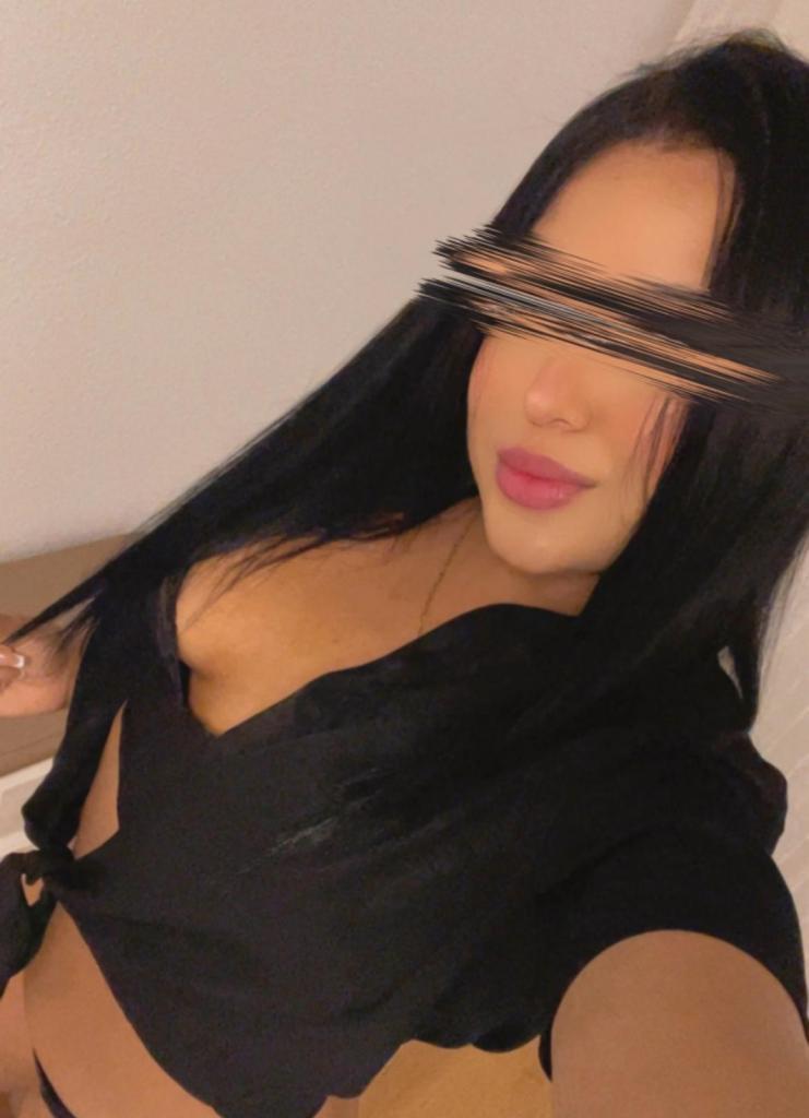 Chica busca chico en Almería: Chica busca chico