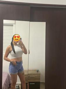 663791578: Chica busca chico en Granada
