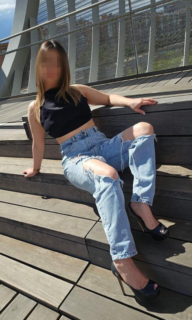 687728326: Chica busca chico en Madrid