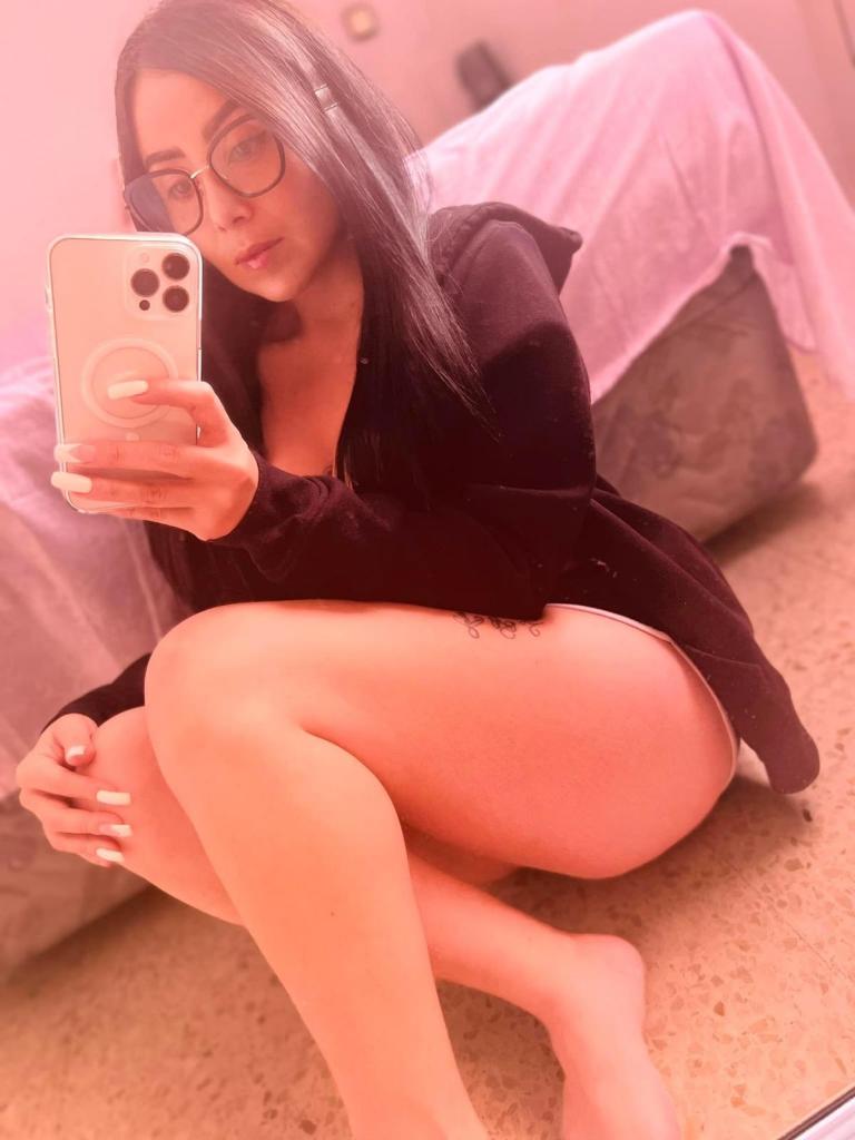 666221870: Chica busca chico en Sevilla