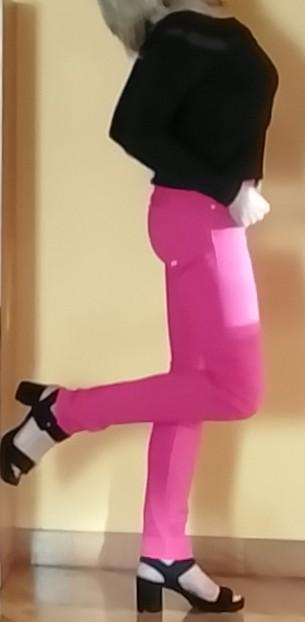 644695560: Chica busca chico en Navarra