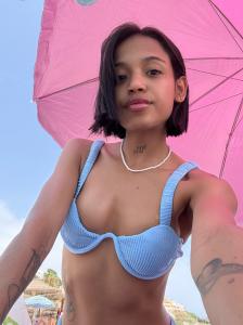 663077552: Chica busca chico en Málaga