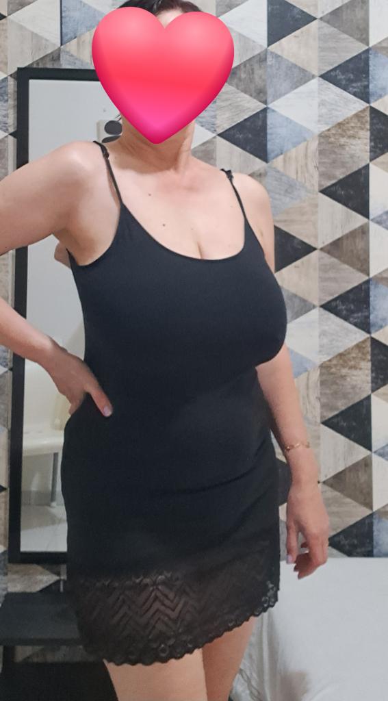 607337412: Chica busca chico en Sevilla