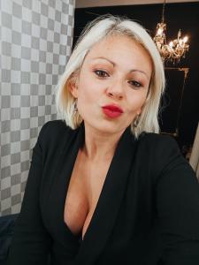 656318206: Chica busca chico en Barcelona