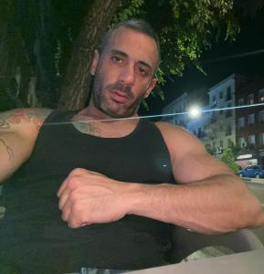 645942637: Chico busca chica en Madrid