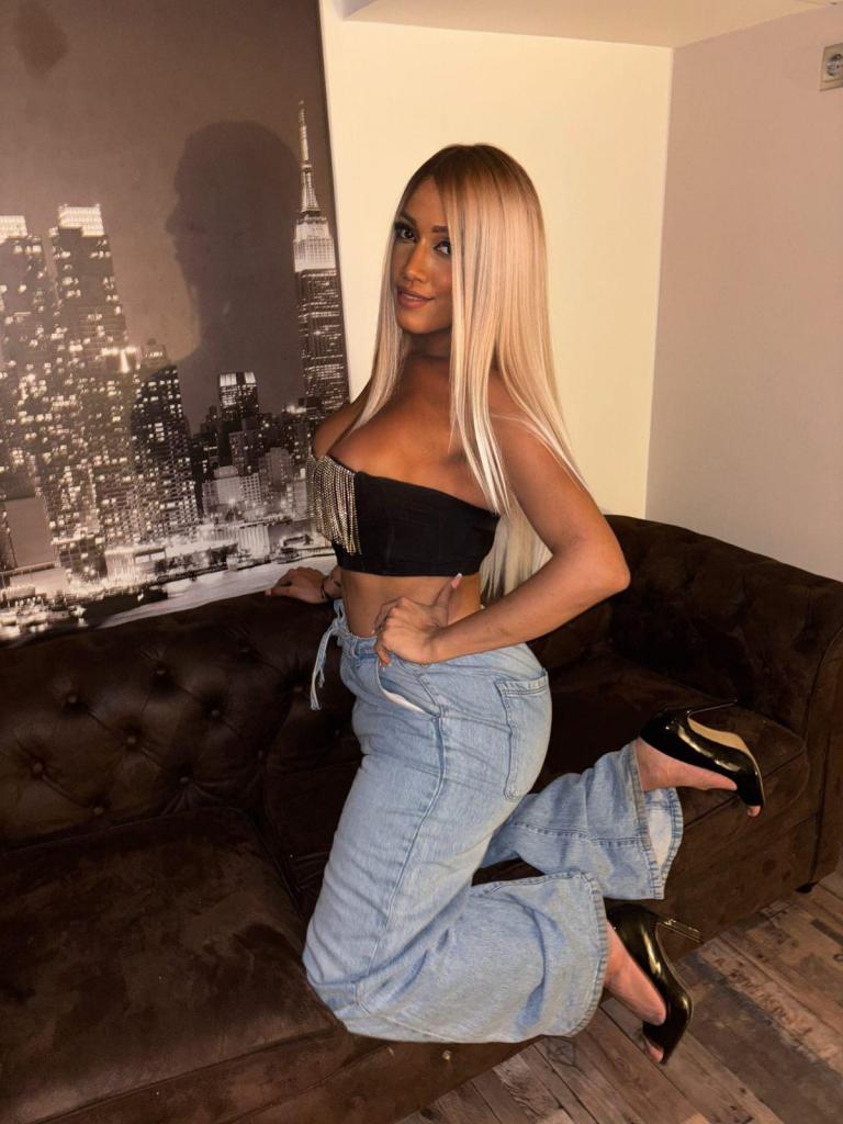 654788770: Travesti en Barcelona