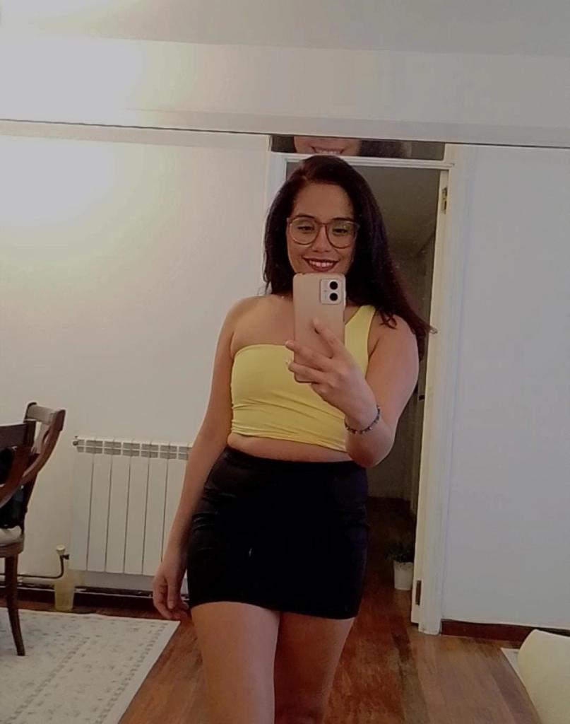 697734316: Chica busca chico en Cádiz