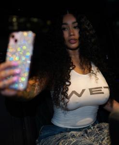 631373075: Chica busca chico en La Coruña