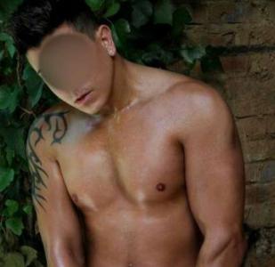 Chico busca chica en Sevilla: 