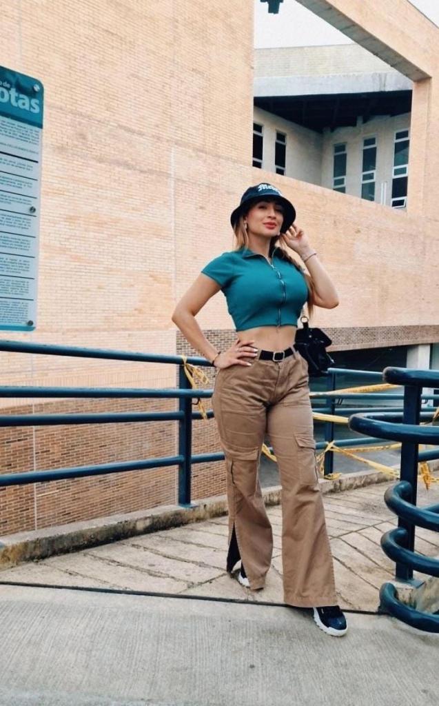 681098657: Chica busca chico en Barcelona