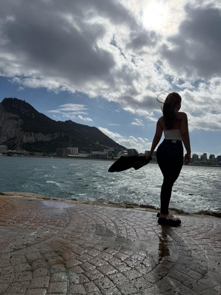 663772437: Chica busca chico en Cádiz