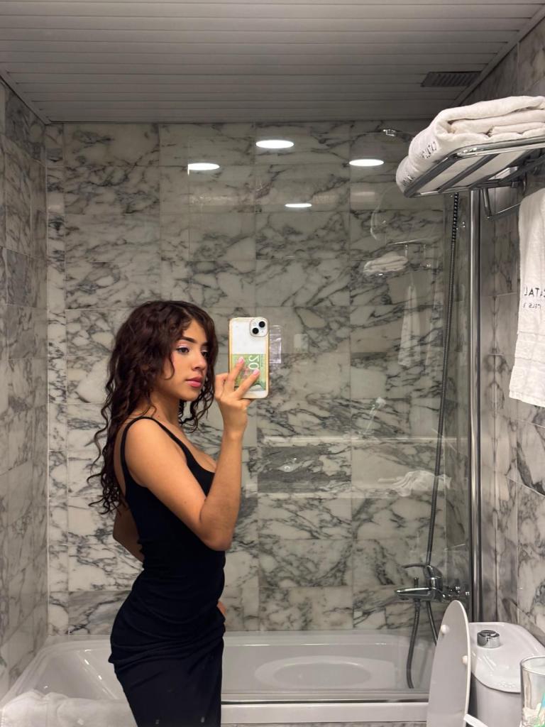 631652765: Chica busca chico en Barcelona