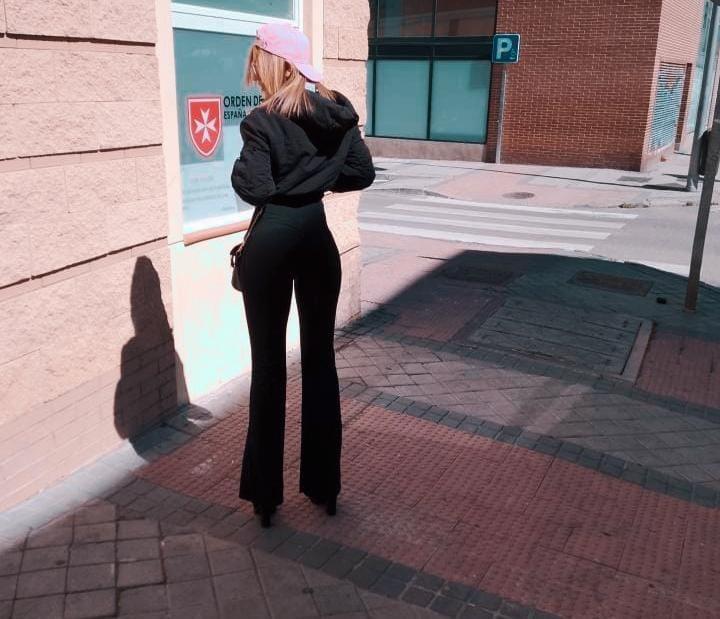 698503881: Chica busca chico en Madrid