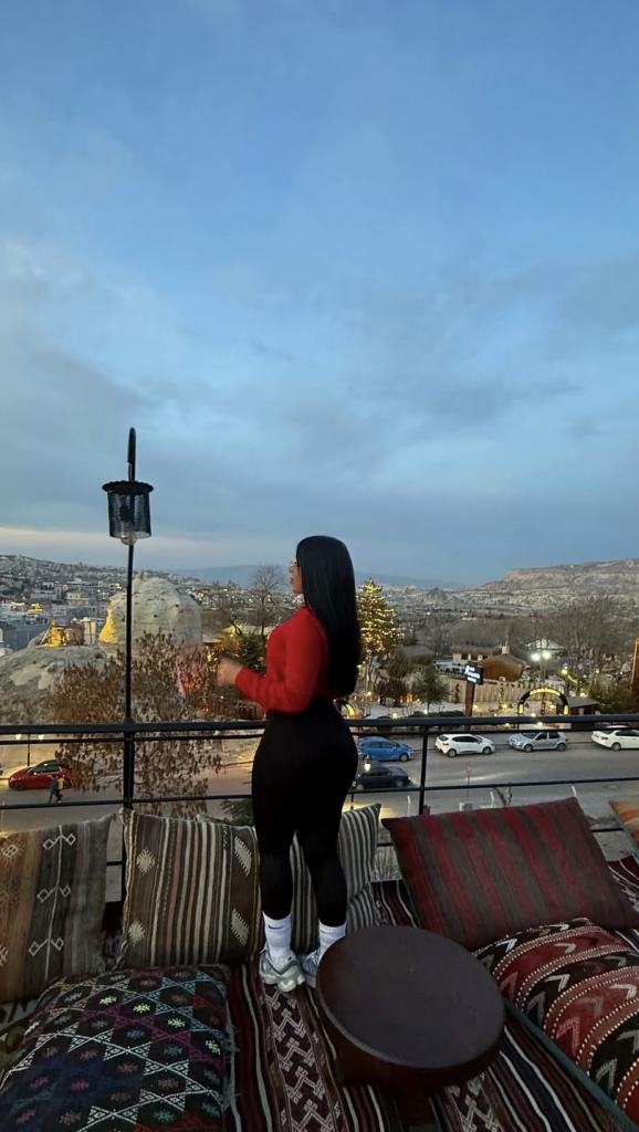 617415806: Chica busca chico en Sevilla