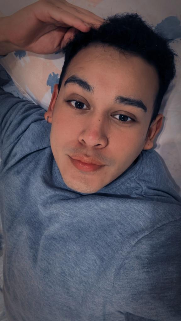 685127564: Chico busca chica en Valencia