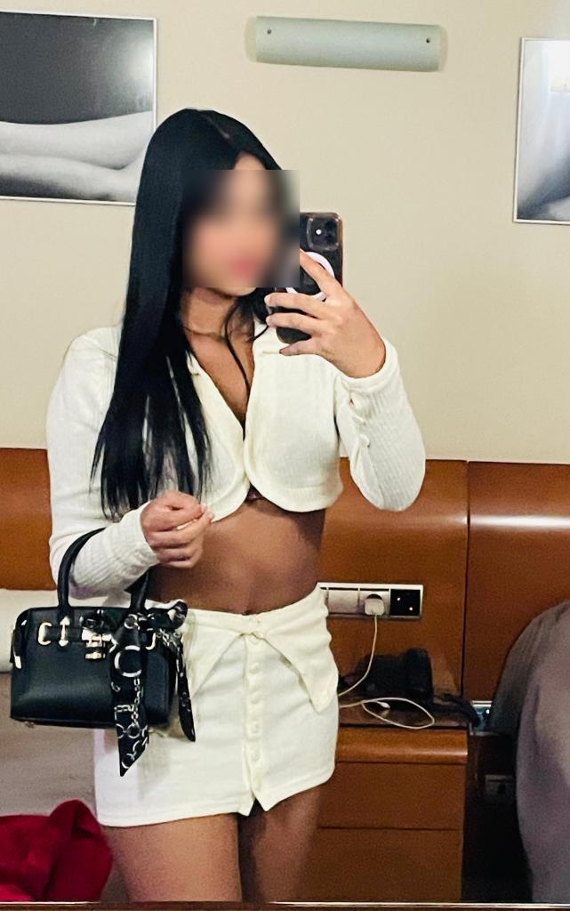 695799872: Chica busca chico en Barcelona