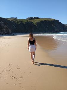 742062338: Chica busca chico en Asturias