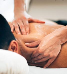 672987255: Chica busca chico en Málaga