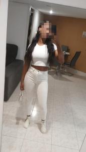 673547490: Chica busca chico en Gerona