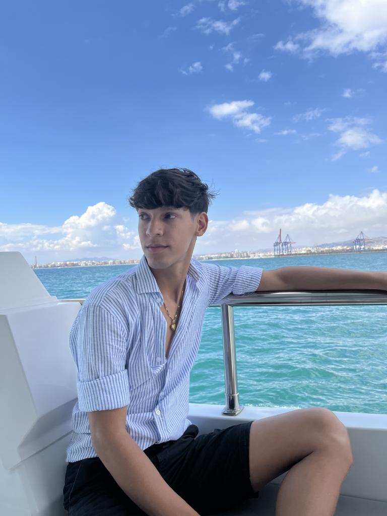 674344545: Chico busca chica en Málaga