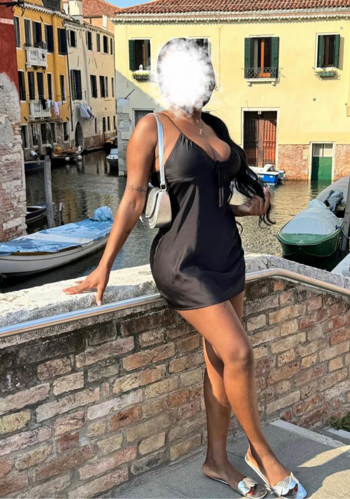 631016782: Chica busca chico en Barcelona