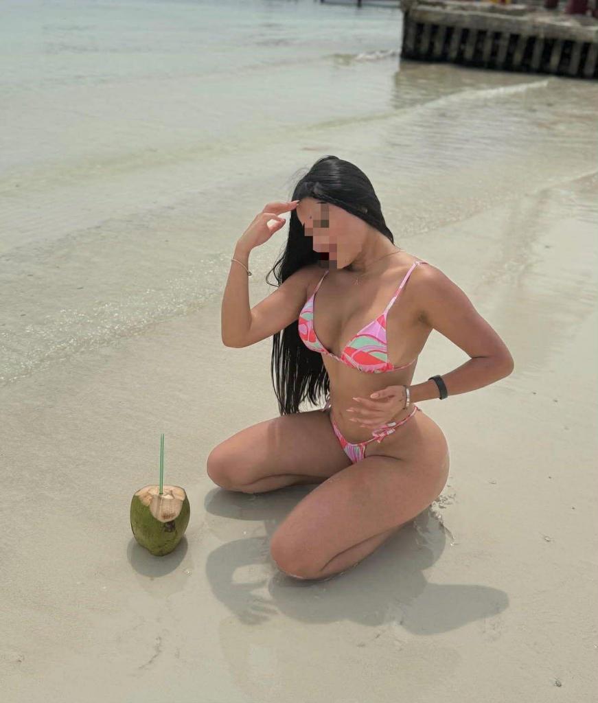 631945439: Chica busca chico en Barcelona