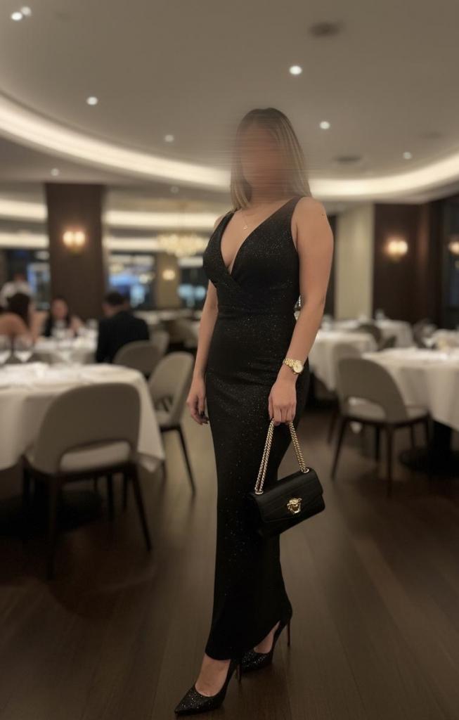 677298374: Chica busca chico en Sevilla