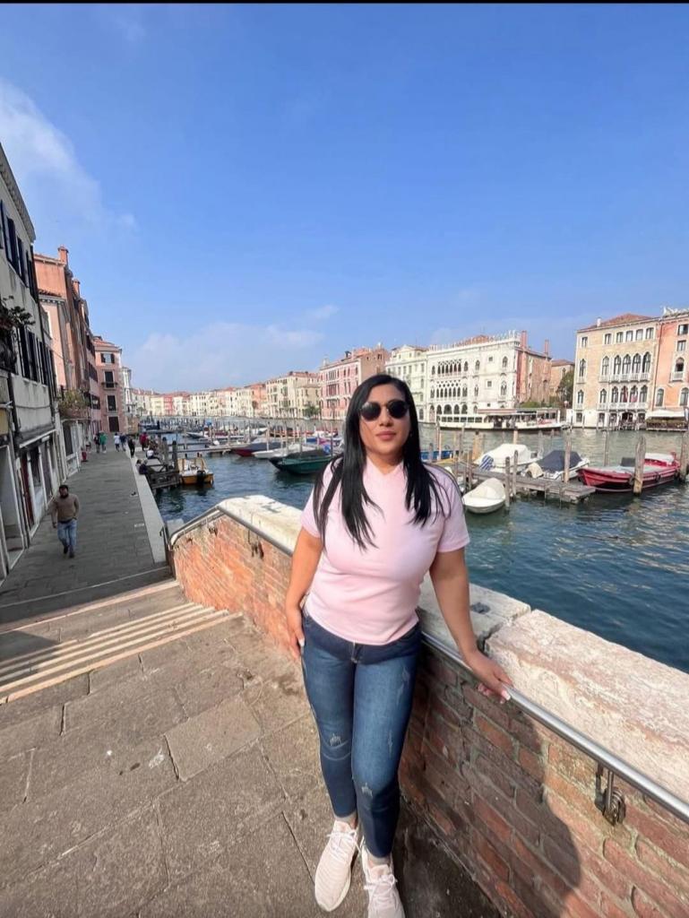 742072939: Chica busca chico en Gerona