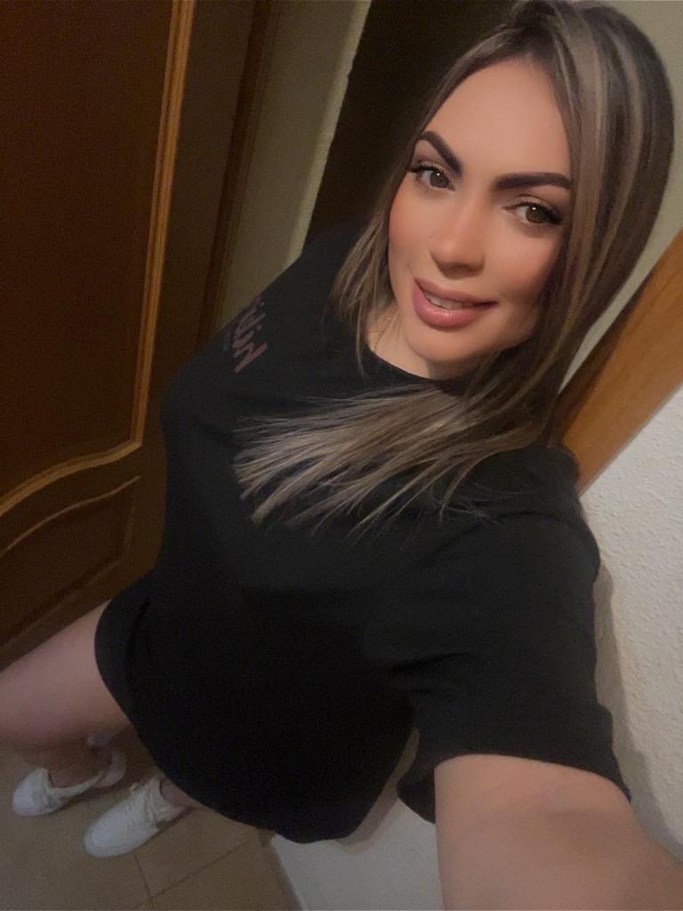 661422327: Chica busca chico en Sevilla