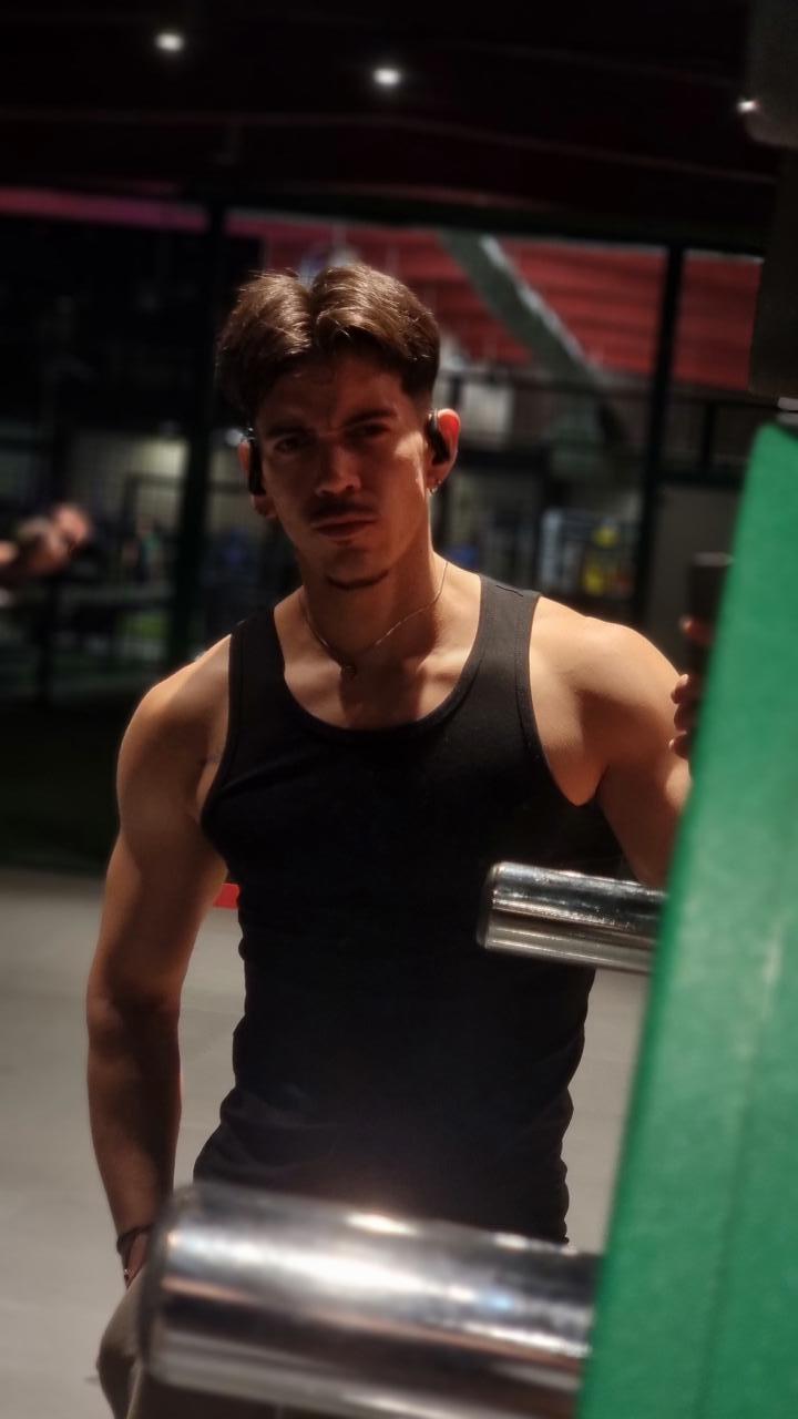 667468615: Chico busca chica en Zaragoza