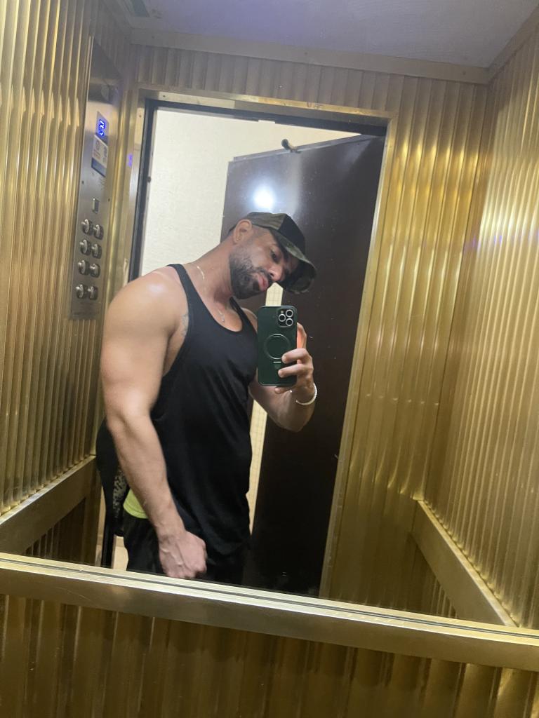 695323780: Chico busca chica en Barcelona