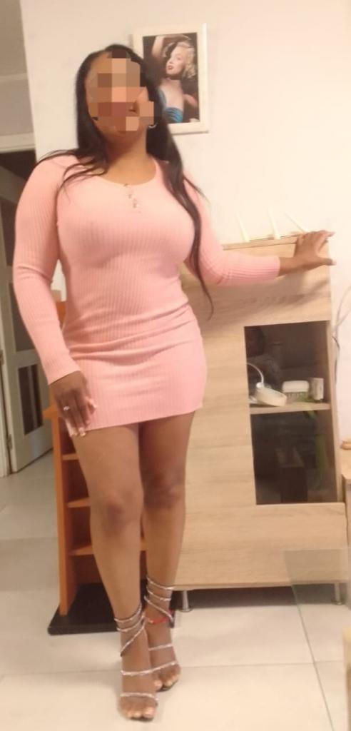 617763568: Chica busca chico en Sevilla