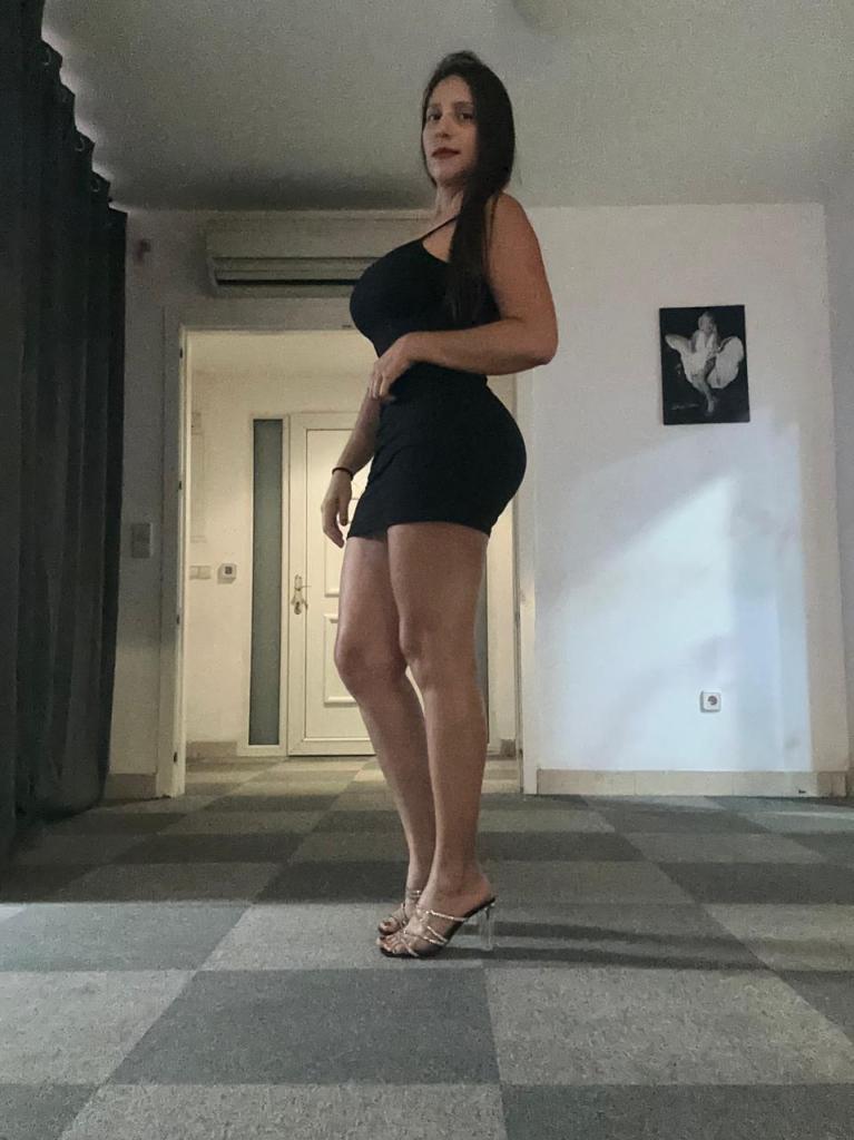 604374286: Chica busca chico en Madrid