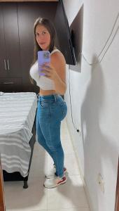 604374286: Chica busca chico en Madrid