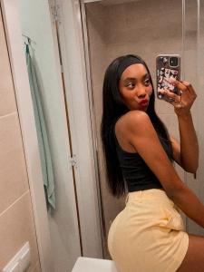 632896478: Chica busca chico en Barcelona