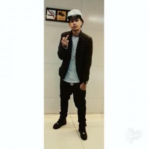 644189899: Chico busca chica en Valencia