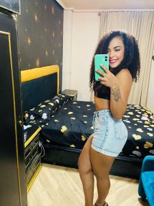 672994351: Chica busca chico en Navarra