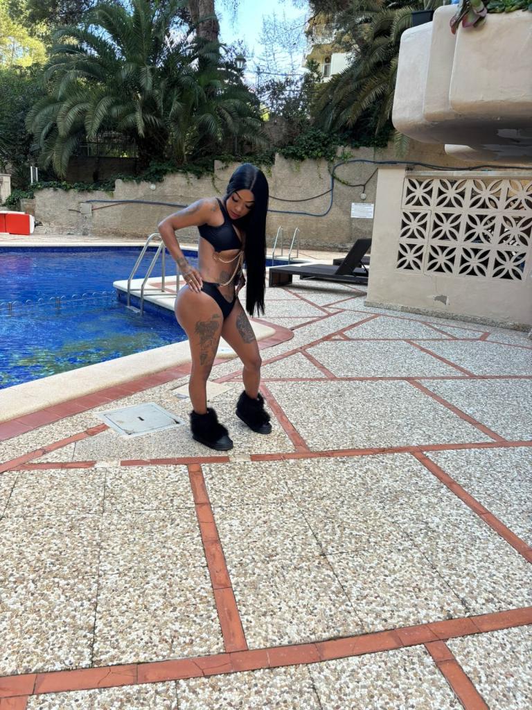 661523189: Chica busca chico en Mallorca