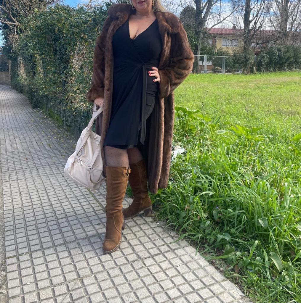 635893911: Chica busca chico en La Coruña