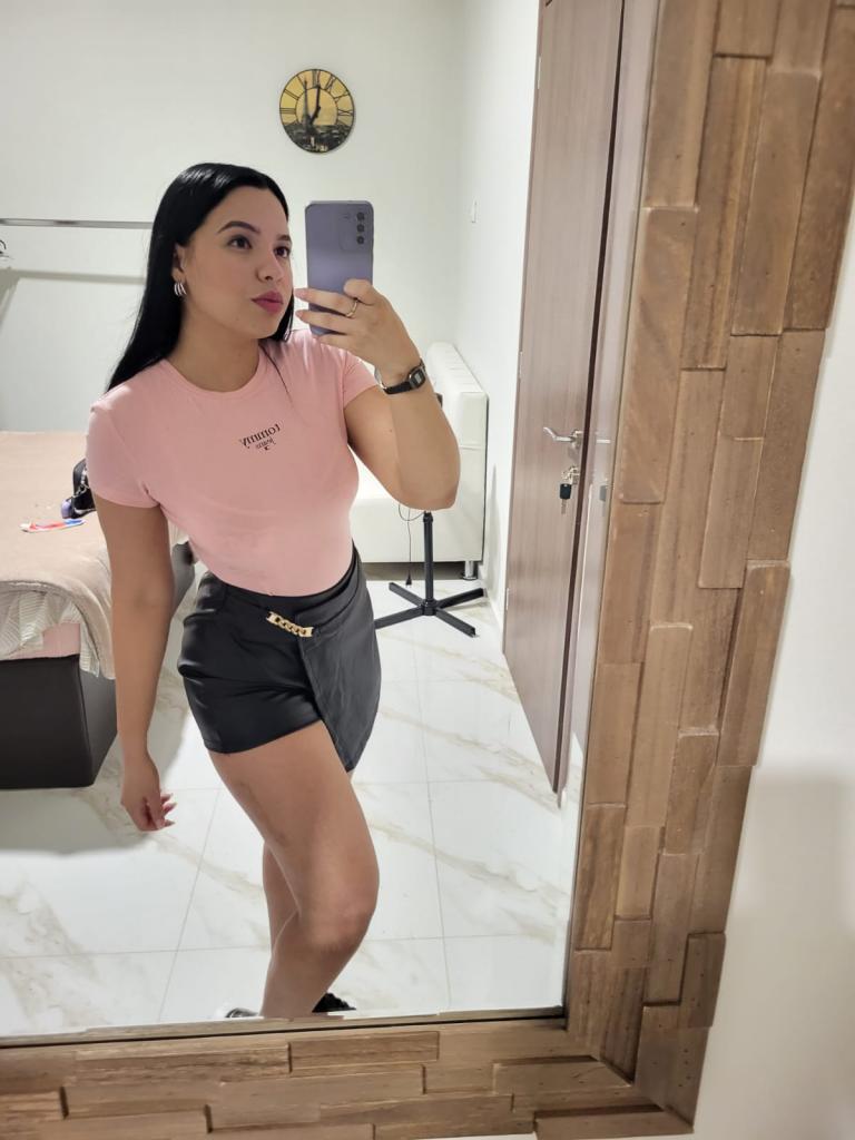 613724643: Chica busca chico en Barcelona