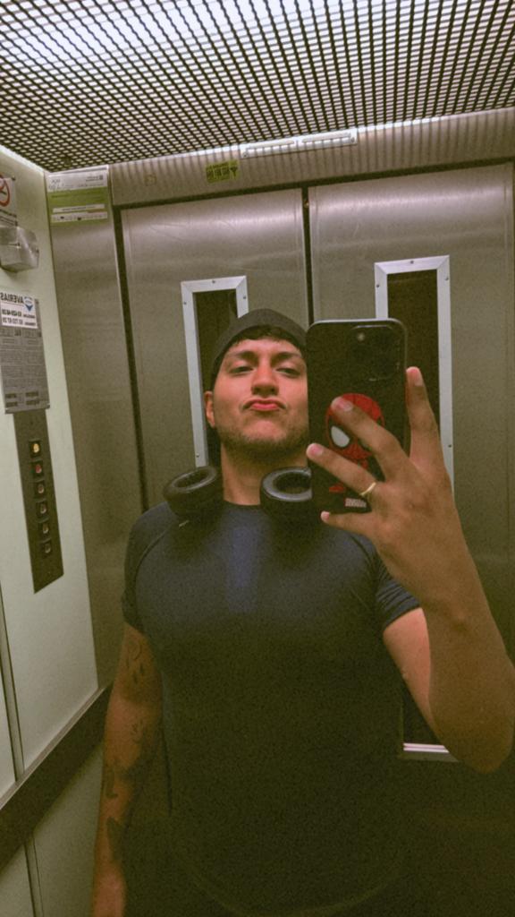 654429515: Chico busca chica en Barcelona