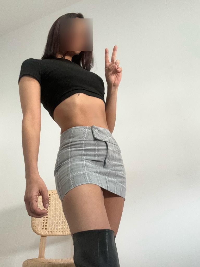 617043703: Chica busca chico en Granada