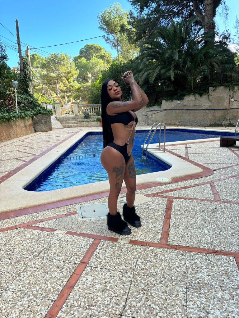 661523189: Chica busca chico en Mallorca