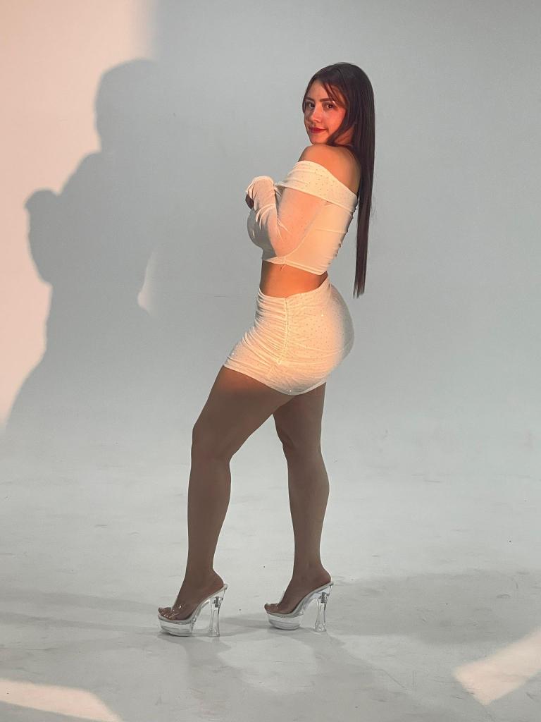 672966299: Chica busca chico en Tarragona