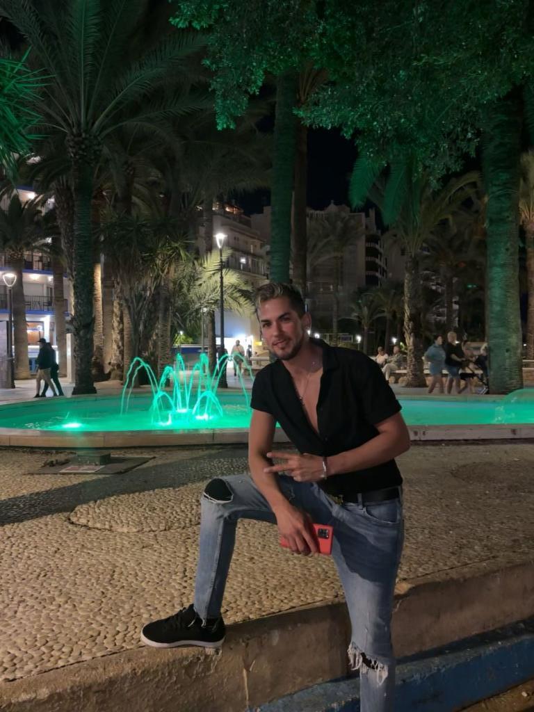 Chico busca chica en Alicante: 