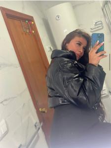 687064403: Chica busca chico en Madrid