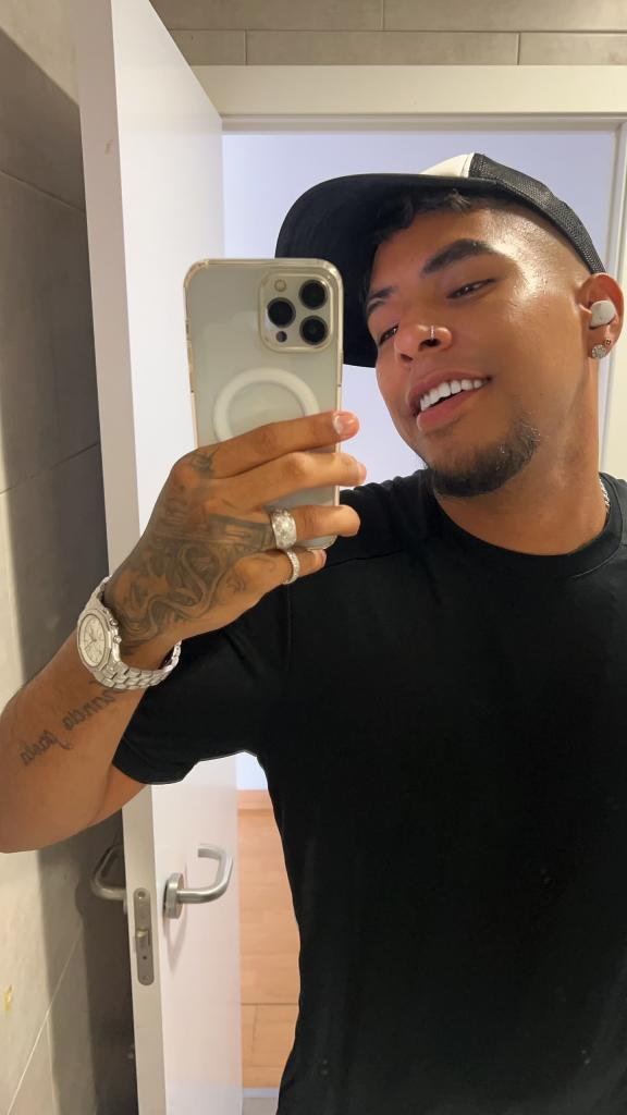 610332209: Chico busca chica en Valencia