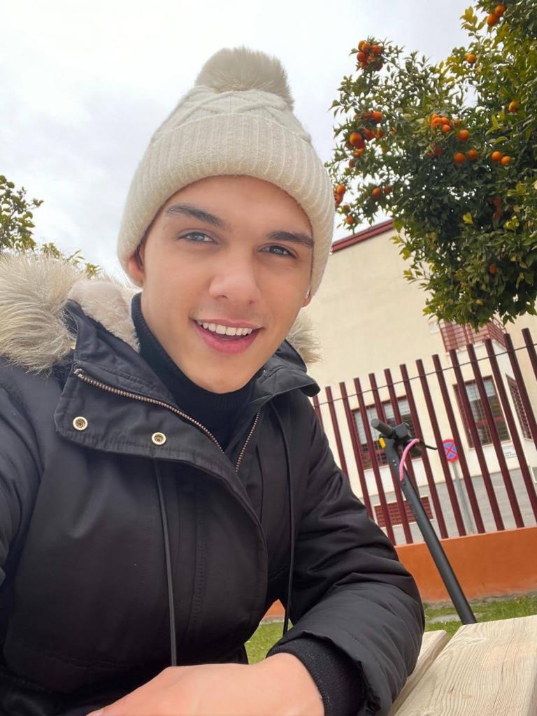 Chico busca chica en Granada: 