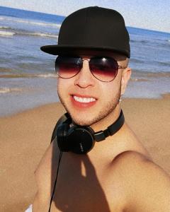 643023847: Chico busca chica en Valencia