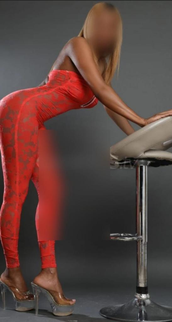 Chica busca chico en Cádiz: 